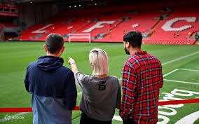 2025 赛季：小格雷罗以 48 支本垒打称霸美联，并荣获美联银棒奖